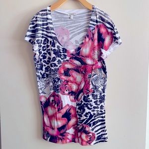 ✨2/15✨ size large mixed media t-shirt. Super cute!